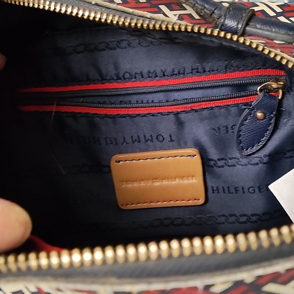 Tommy Hilfiger purse - Picture 2 of 4